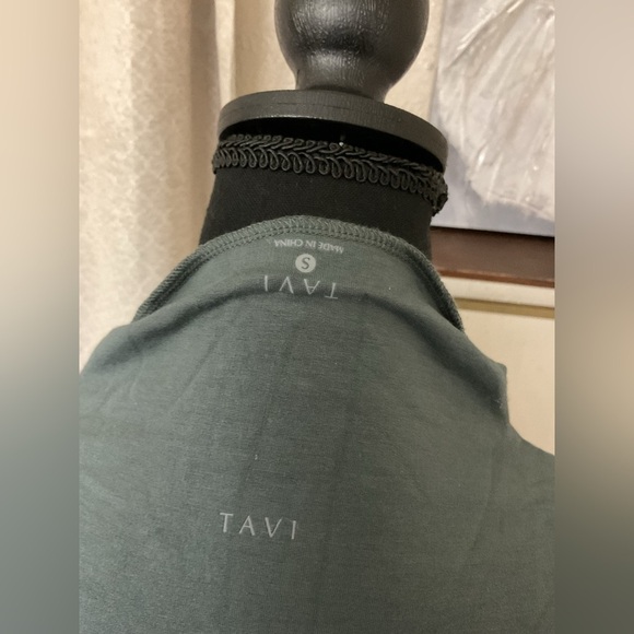 TaviLuxe Slope Crew Sweatshirt - Picture 3 of 11